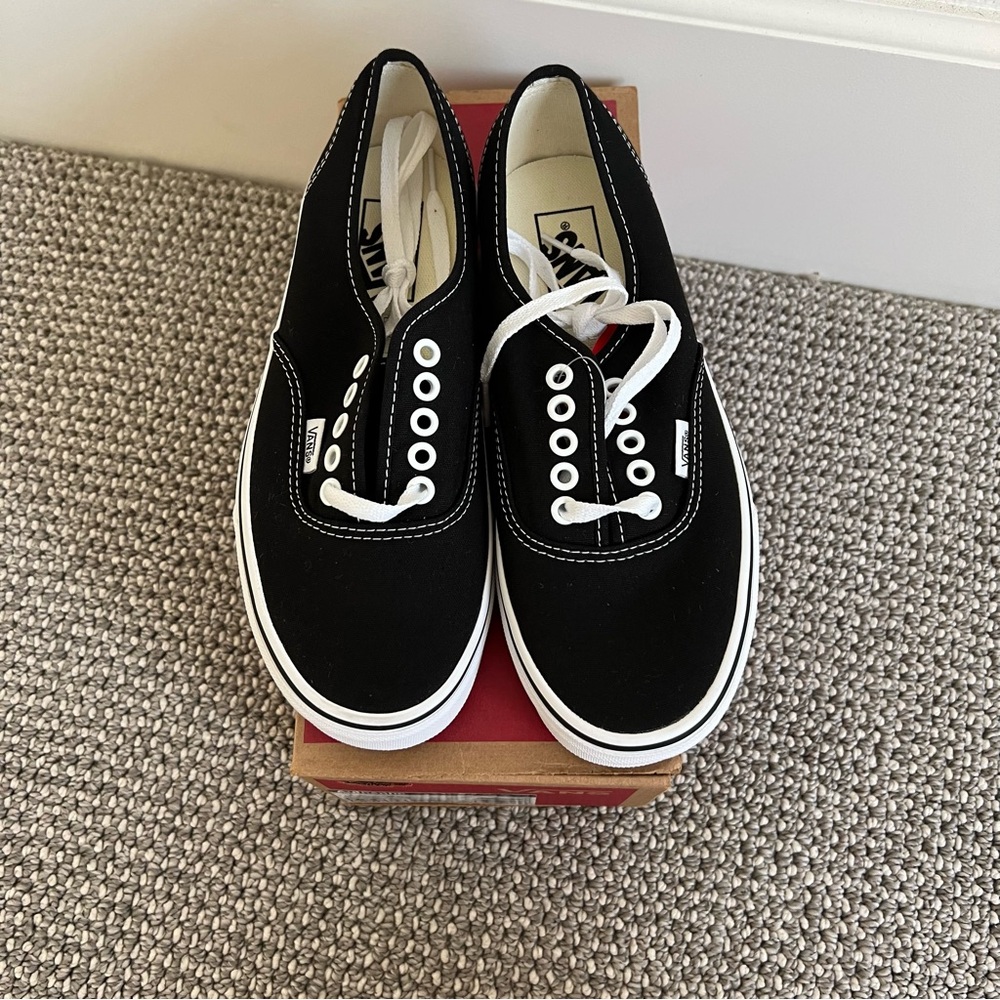 Black Vans Authentic